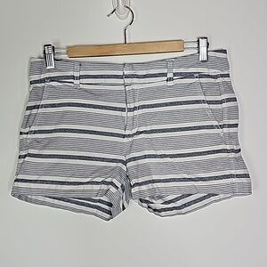 KHAKIS by GAP girlfriend size 6 gray and white shorts